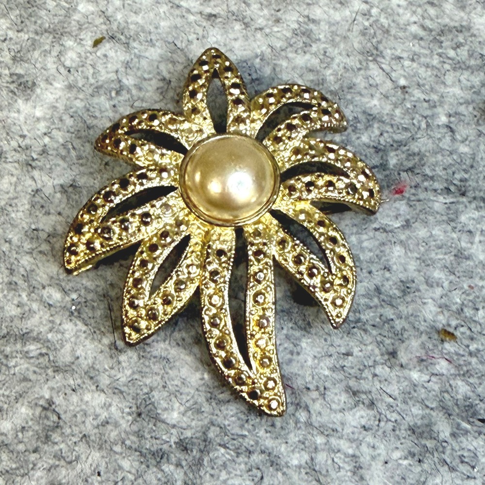 Danecraft Vintage Gold Tone Floral Faux Pearl Brooch Pin Textured Flower Design